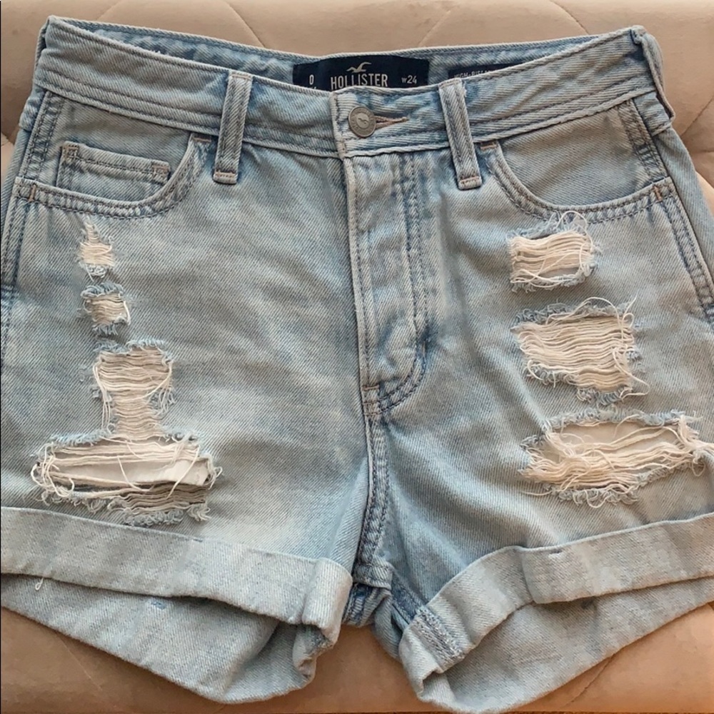 Hollister — high-rise boyfriend denim shorts